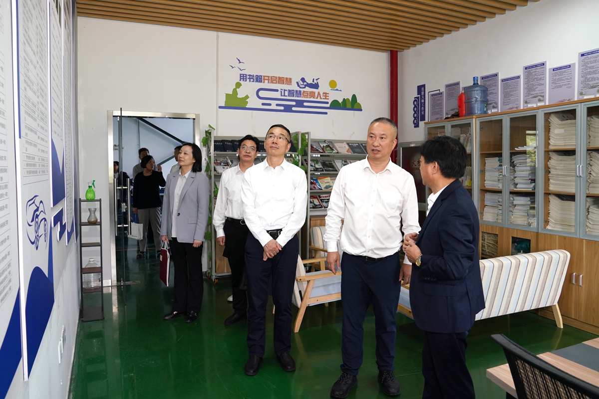 20241009市國(guó)資委黨委書記、主任陳文榮調(diào)研嘉興市交通學(xué)校，右起吳曉斌、陳文榮、柏衛(wèi)東、朱建華、李利（李阿梅 攝）.jpg